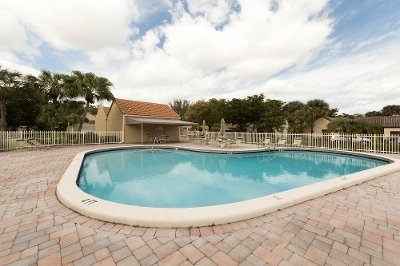 Maplewood villas pool